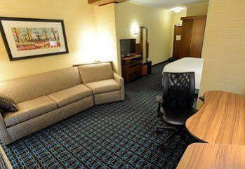 Hotel Fairfield & By Marriott Bowling